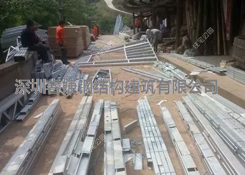 客戶花30萬建成的輕鋼別墅，優(yōu)美的外觀，坐擁山川美景(圖2)